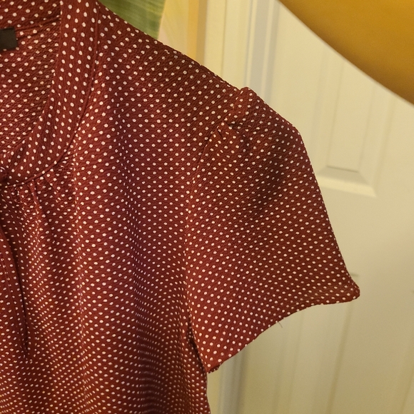 NWOT F21 keyhole polka dot burgundy top - Picture 8 of 10